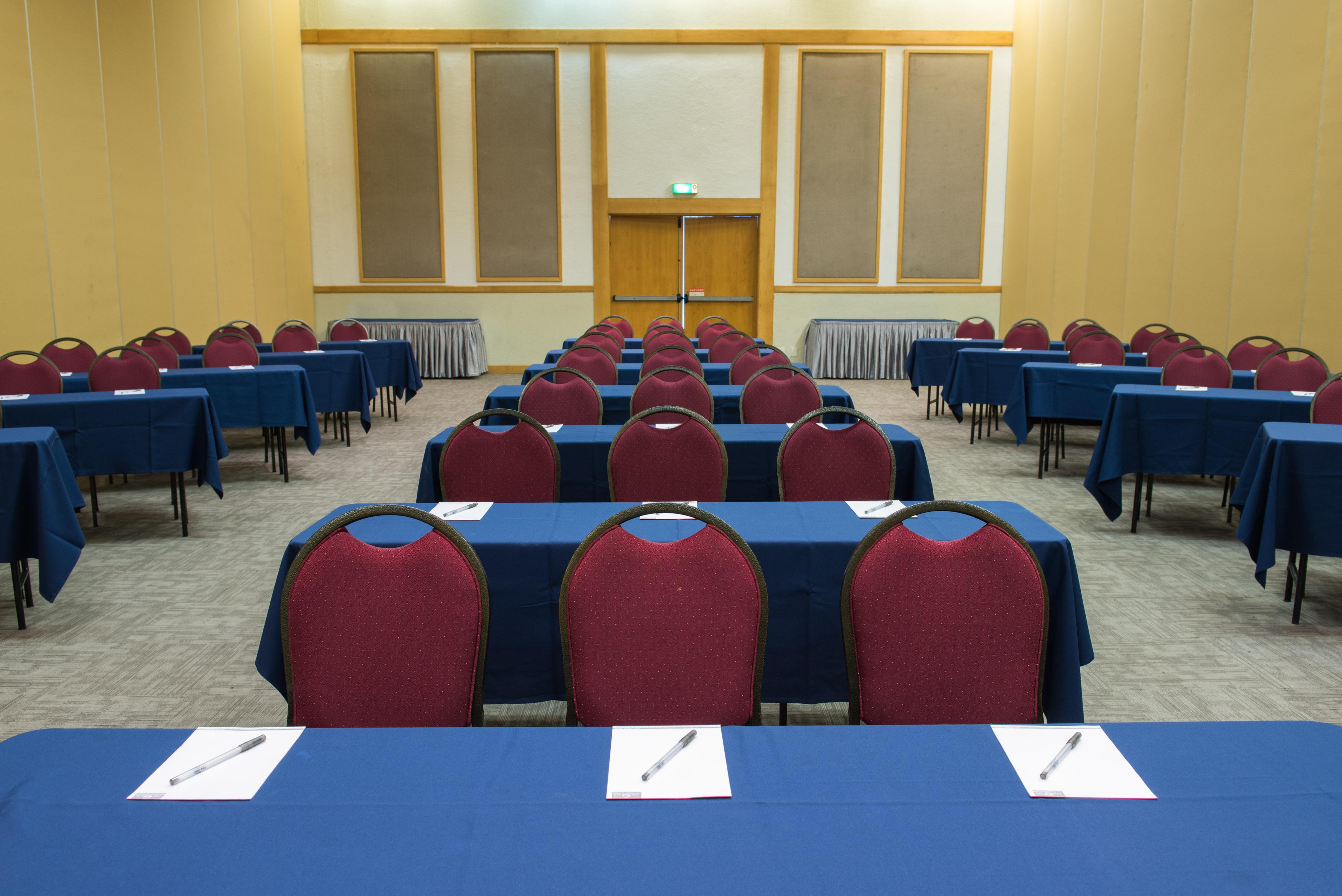 Vila Gale Eco Resort Angra Angra dos Reis Exterior photo A typical classroom layout